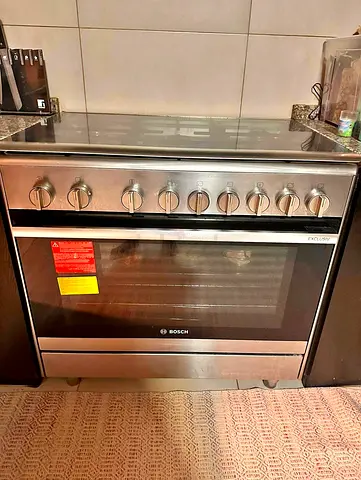 Free delivery Bosch freestanding stainless steel gas cooker with oven 90 cm - good condition