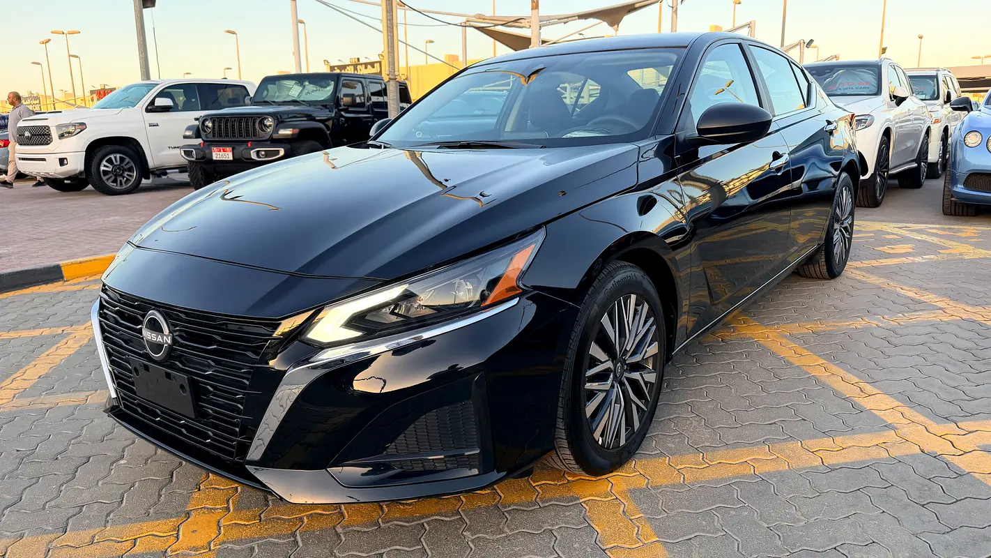 Nissan Altima 2025 — photo 1 of 8