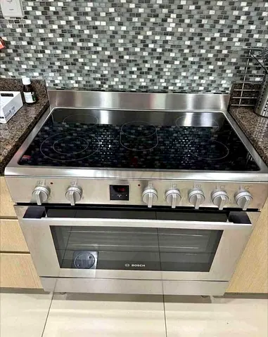 Bosch freestanding electric ceramic hob with oven - good condition