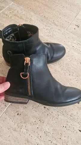 Girls leather black boots EU 33