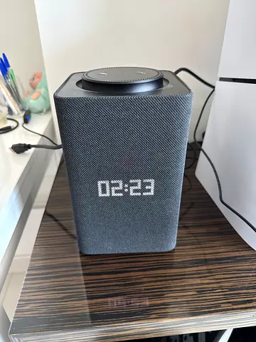 Yasmina Max smart speaker with LED clock - good condition
