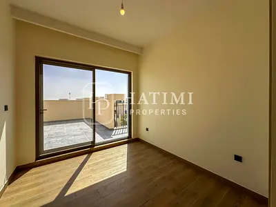 5 Bed Single Row | End-Corner | Spacious Layout