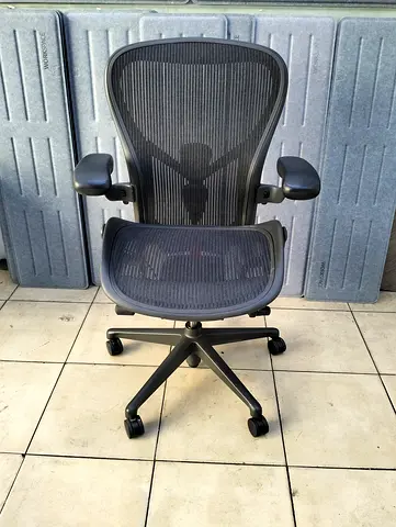 Selling for Herman Miller Areon Remastered size B and C full loaded available