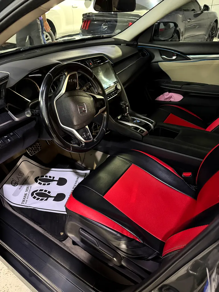 Honda Civic 2019 — photo 1 of 7