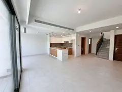 Single Row | Close to Pool &amp; Park | Vacant Soon