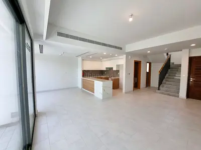 Single Row | Close to Pool & Park | Vacant Soon