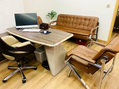 Office desk set with single swivel office chair - Never used condition