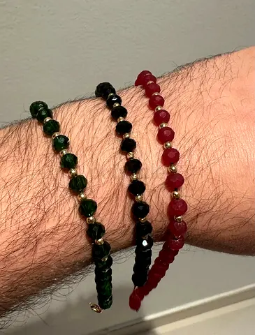 Bracelet with 18 k balls and crystal color