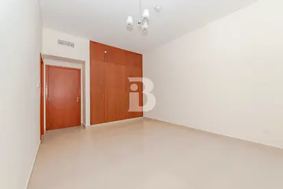 LARGE LAYOUT I SPACIOUS I READY TO MOVE