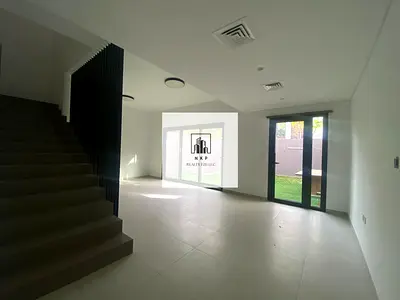Specious luxury three bedroom townhouse for rent in sarab Al Jada
