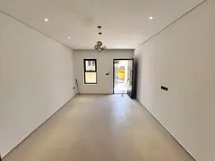 First occupancy - Master bedrooms - Living room and hall - Storage room - Two floors - Excellent lay