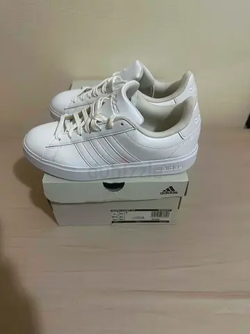 Brand New Adidas Grand Court 2.0
Size: US 6/ UK 5.5 
Color : White