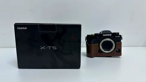 Fujifilm X-T5 black