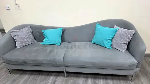 5-Seater Grey Curved Sofa with Throw Cushions and 2 Chair