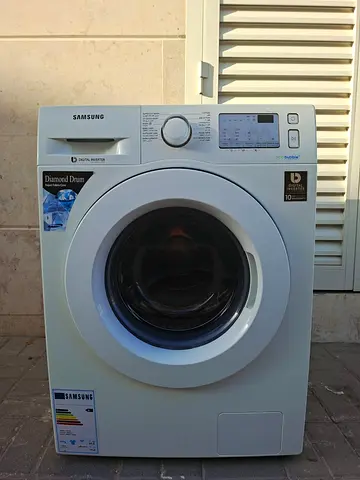 This Samsung 8 kg washing machine, working perfect,.