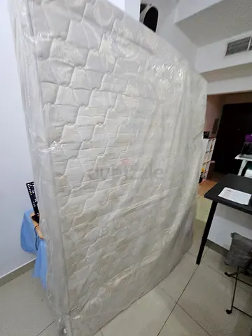 Queen Size Mattress 200×160×15 cm - Clean  Good Condition