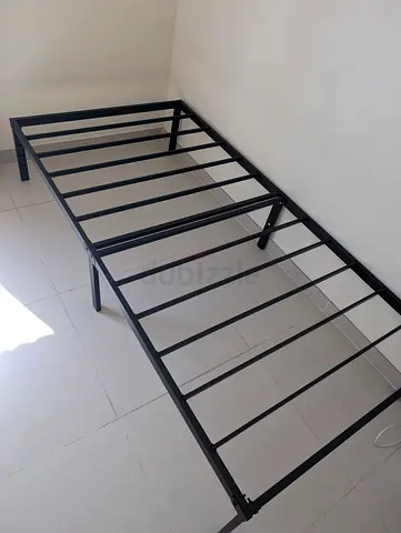 Single metal bed frame - sturdy black slatted base 190 x 90
