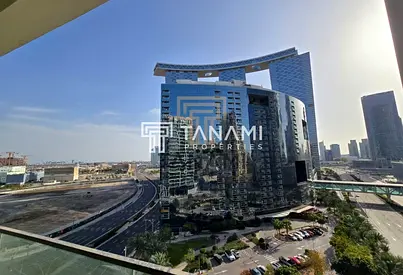Open City View | Vacant | Luxury Facilities