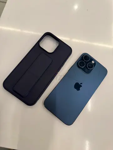 iPhone 15 Pro Max 256GB (TDRA Blue Titanium) the back has cracked