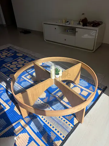 Awesome coffee table, barely used, selling due to relocation