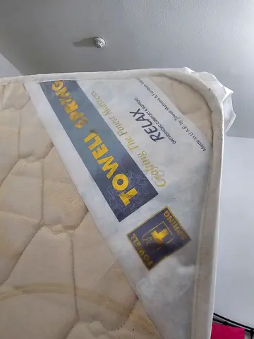 Queen Size Mattress 200×160×15 cm - Clean Good Condition