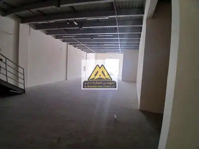 مستودع للإيجار في الجرف الصناعية 1 عجمان بمساحة كبيرة وتصميم عملي مناسب للتخزين والأنشطة الصناعية والتجارية