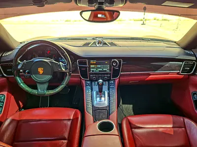 صورة 9 لـ 2015 Porsche PANAMERA