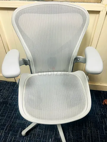Herman Miller remastered ergonomic chair size B mineral