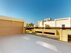 New Luxury 3BR Villa Near the Beach