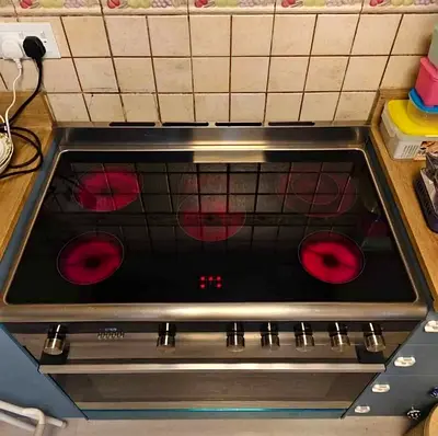 SIEMENS iQ700 Model 5-Burner Electric Ceramic Cooking Range 90x60 CM , Excellent Condition