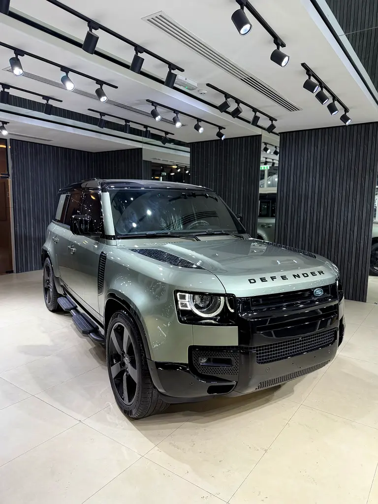 Land Rover Defender 2025 — photo 1 of 16