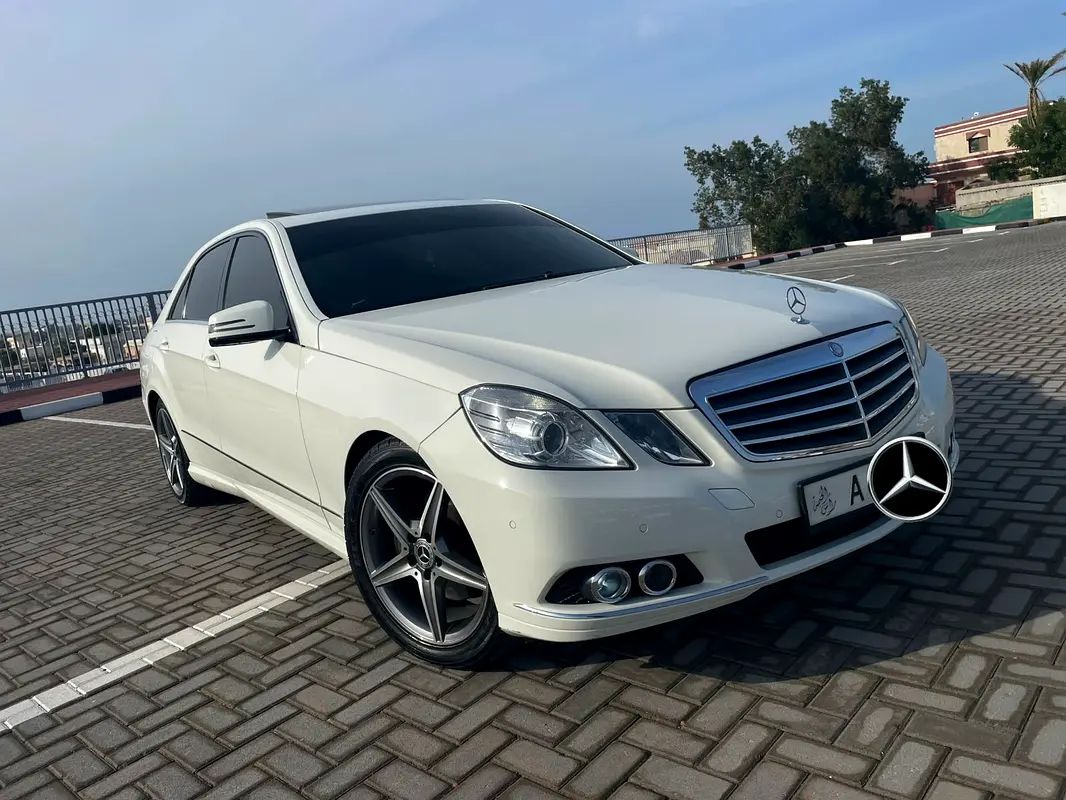 Mercedes-Benz E-Class 2010 — photo 1 of 5