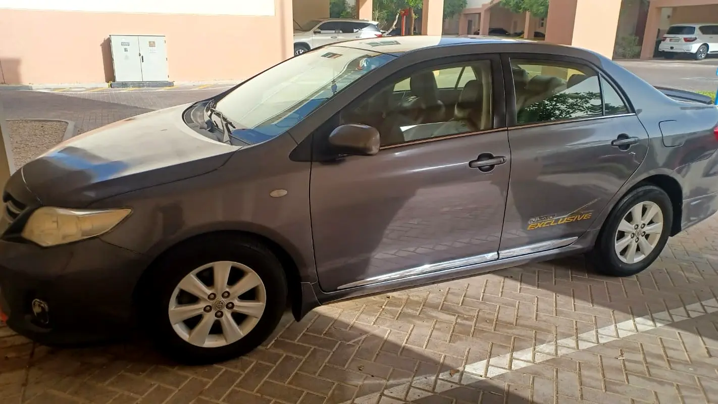 Toyota Corolla 2013 — photo 1 of 9