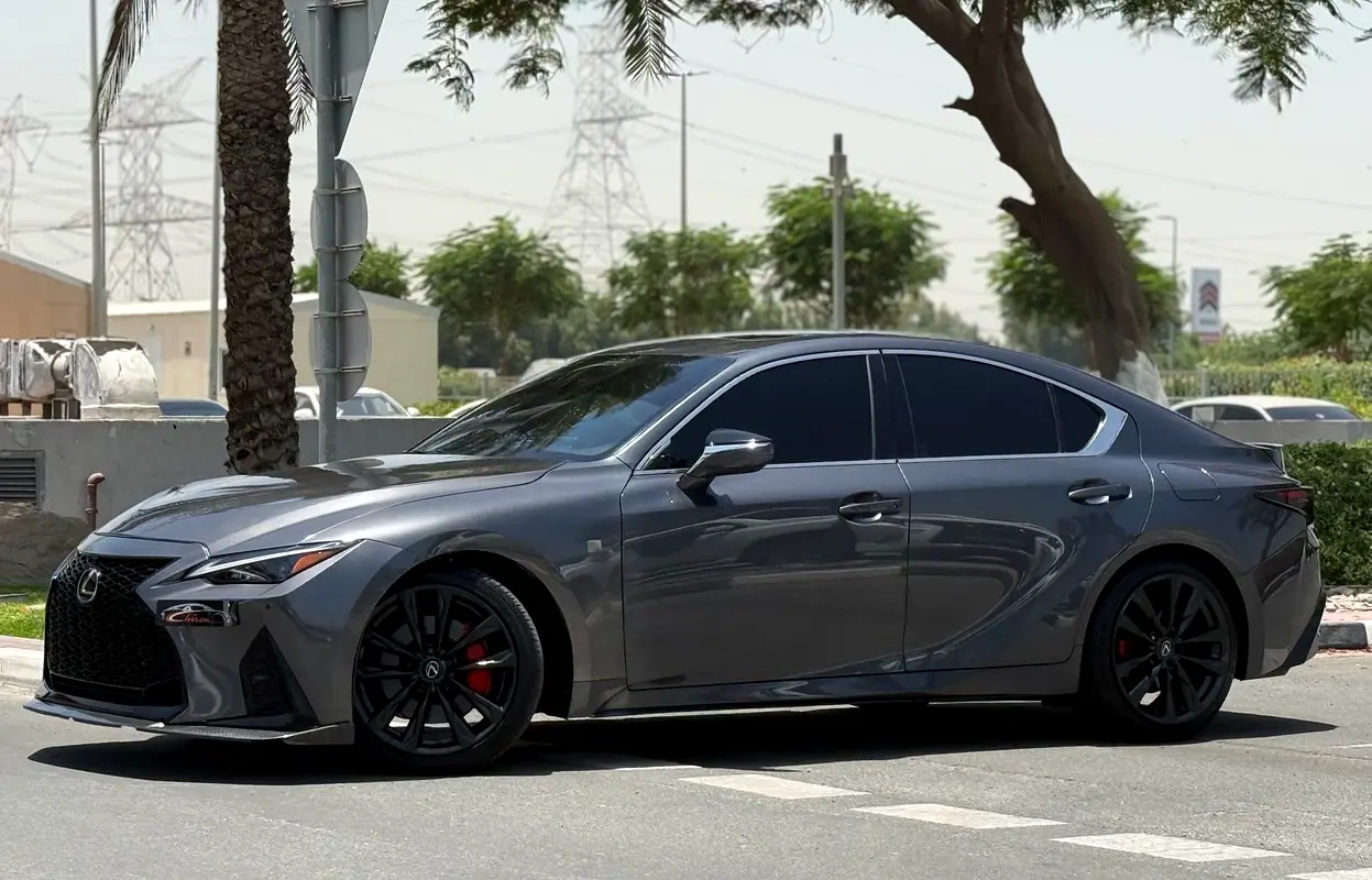 Lexus IS-Series 2024 — photo 1 of 19