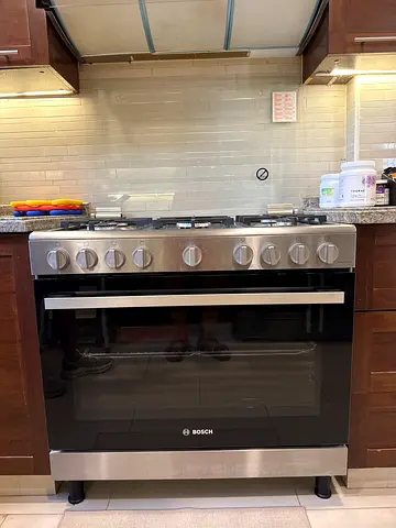 Bosch Stainless Steel Freestanding Gas Range with Oven - Good Condition