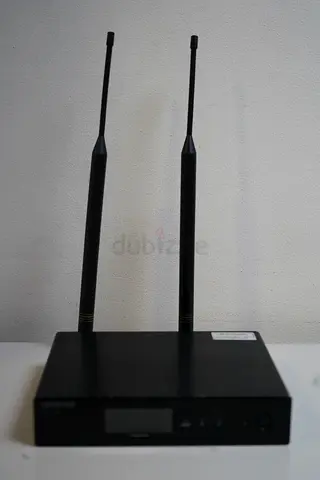 Shure QLXD wireless vocal microphone and receiver