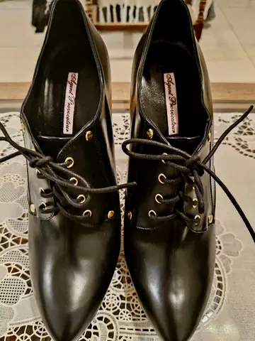 Ladies shoes