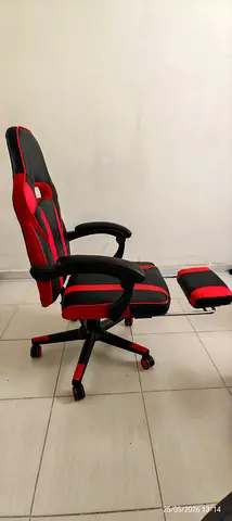 Urgent fully functional Red  Black Gaming/Office Chair with 180deg Retractable Footrest