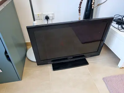 Samsung 32-inch LED TV - Good Working Condition