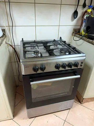 4 burners stove with oven ( cooking range)