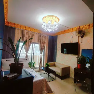 PREMIUM PRIVATE ROOM / PERSONAL BALCONEY / WASHROOM SHARE