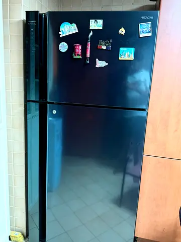 Hitachi Black Top-Freezer Refrigerator - Good Condition, 2 Doors
