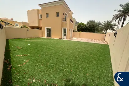 Huge Plot | Single Row | Vacant Now l 3E