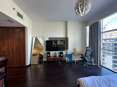 استوديو مطل على المدينة | Reef Residence | شرفة ومسبح مشترك