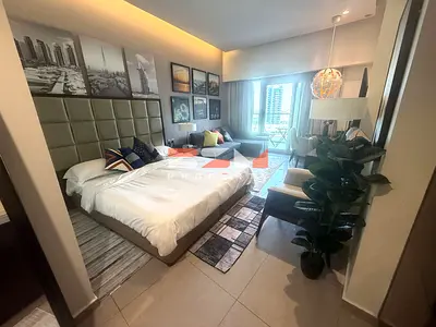 Luxury Furnished Studio | High Floor | Canal & Sky