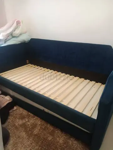 Day bed with pull out trundle, including 2 mattresses. 200 AED