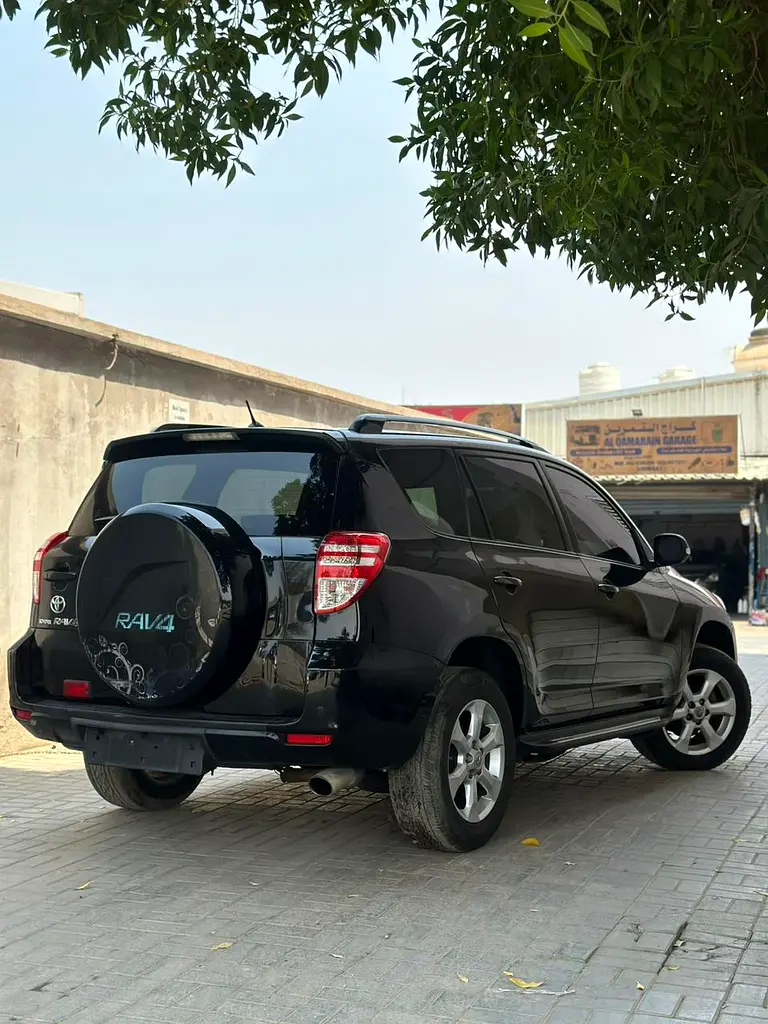 Toyota Rav 4 2010 — photo 1 of 6
