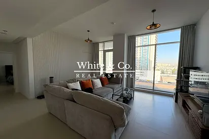 Large Study | Close to Metro | study room