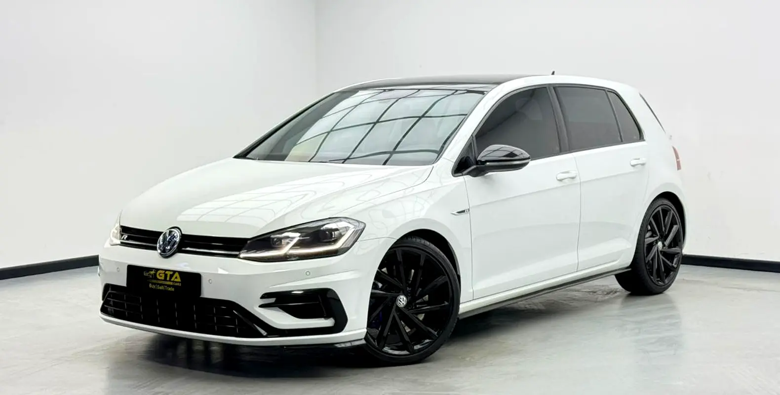 Volkswagen Golf 2018 — photo 1 of 17