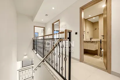 Single Row | Near Hub Center | Vibrant Community